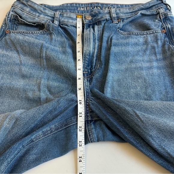 American Eagle Strigid Ripped Mom Jean Size 12 Long Medium Wash Distressed - Picture 4 of 9
